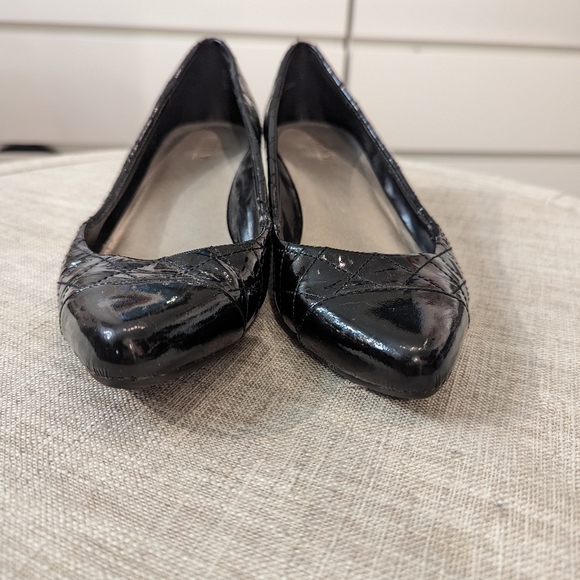 Me Too NY Emerson Quilted Patent Leather Kitten Heel - Picture 4 of 10